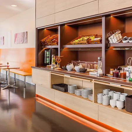 B&B Hotel Aalen מלון אאלן